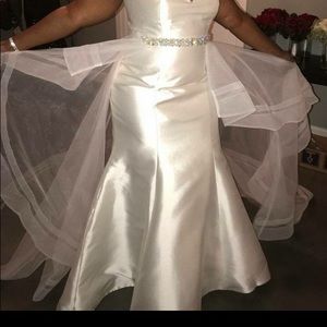 Wedding gown Allure Romance